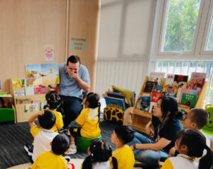 Joshua Barr, Head of Kindergarten at BASIS Bilingual Kindergarten Futian, reading to class